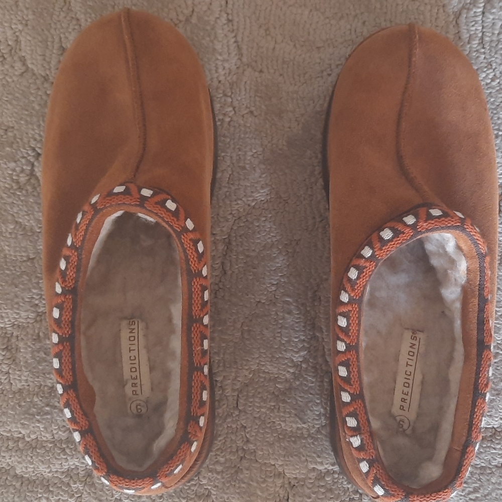 Ladies Shoes (New)  Never Been Worn.